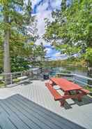 Imej utama Lakefront Burton Home w/ Deck, Grill + Views!