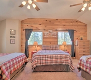 Others 4 Duck Creek Village Cabin Near National Forest!