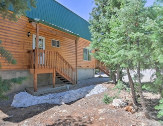 Others 2 Duck Creek Village Cabin Near National Forest!