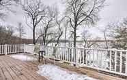 Lain-lain 6 Lakeside Cottage Escape With Private Dock & Deck!