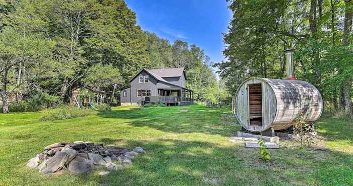 Khác Lush, Charming 1800s Farmhouse on Secluded Oasis!