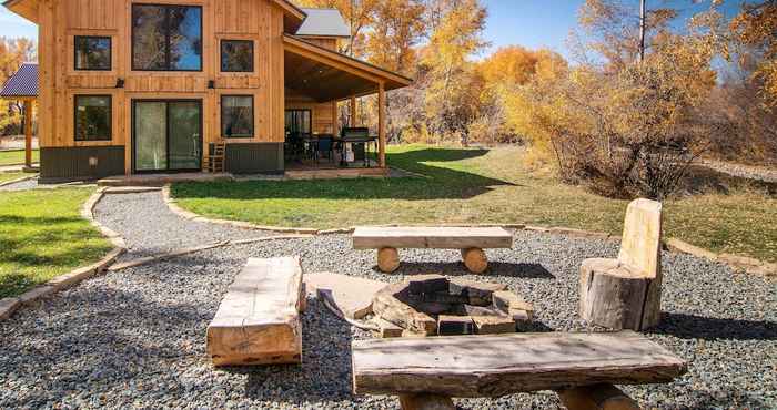 Others Riverfront Home w/ Bbq: 2 Mi to Downtown Gunnison!