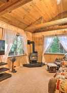 Imej utama Cabin w/ Fire Pit: Minutes to Vineyards & Hiking!