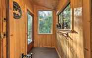 Others 6 Cabin w/ Fire Pit: Minutes to Vineyards & Hiking!