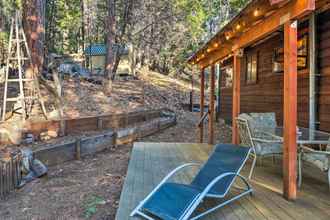 Others 4 Cabin w/ Fire Pit: Minutes to Vineyards & Hiking!