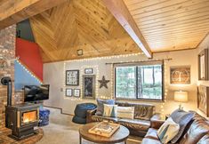 อื่นๆ 5 Mountain Chalet w/ Hot Tub by Cle Elum Lake!