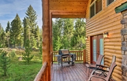 Lain-lain 4 Island Park Cabin w/ Stunning Forest Views!