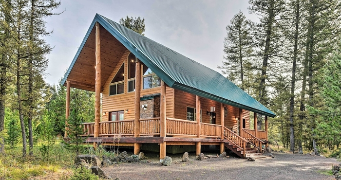 Lain-lain Island Park Cabin w/ Stunning Forest Views!