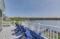 Others Cozy Narragansett Cottage w/ Dock & Outdoor Shower