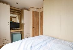 Lainnya 4 Eden Way 45