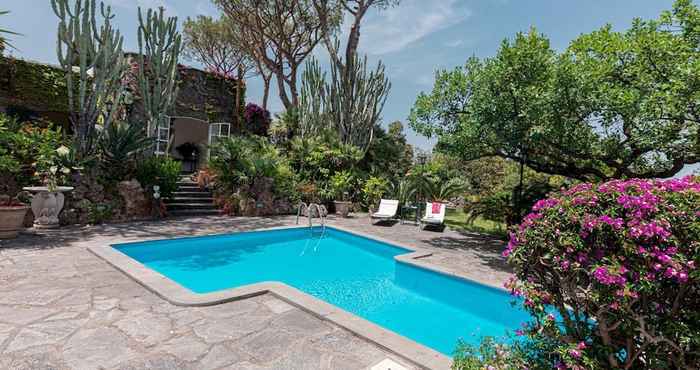 Others Villa Barkley -luxury Estate With Villa Cottages With a Pool