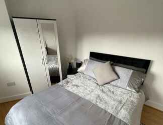 Others 2 Sleek & Cosy 1BD Flat - Mile End