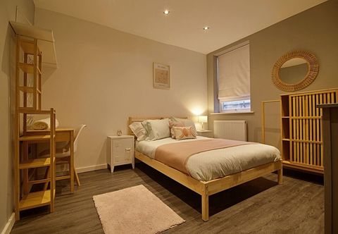 Lainnya Bellerose Three