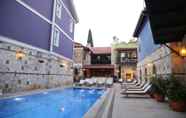 Others 5 Gorgeous Flat with Swimming Pool MAUD