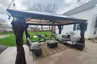 Others Nitschke's Nest- 1 Bedroom Suite With a Private Deck! 1 Apts by Redawning