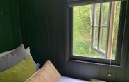 Lain-lain 6 Cornwall Woodland Shepherds Hut- Dennis' Hut