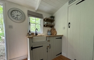 Lain-lain 5 Cornwall Woodland Shepherds Hut- Deirdre's Hut