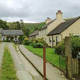 Primary image 1 ผ่อนคลายในคอทเทจพระอาทิตย์ลับสุดที่ฟาร์ม Cwmiar, โรงแรม & ที่พัก Meidrim