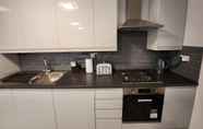 Lain-lain 5 New Refurb 2-bed Apartment in London