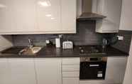 Lainnya 5 New Refurb 2-bed Apartment in London