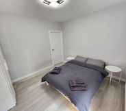 Others 4 New Refurb 2-bed Apartment in London