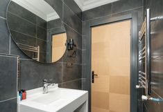 其他 3 Center Suite