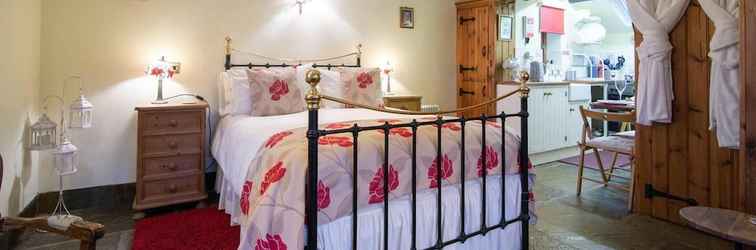 อื่นๆ Charming 1-bed Cottage in Staffordshire