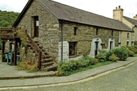 Others Relax in Mountain View Cottage at Cwmiar Farm