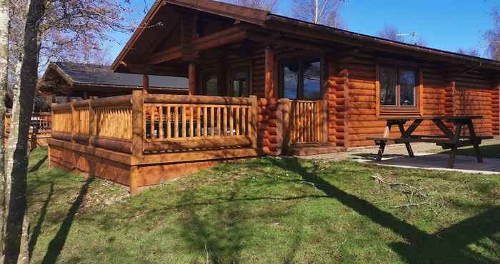 Others Starlight Log Cabin - With Hot Tub and Lake View