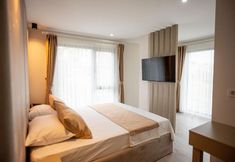 Khác 4 The Deck Otel