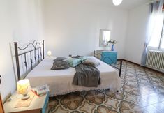 Others 6 Isabel's House in Otranto 10 Seats