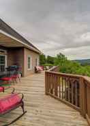 Imej utama Classy Home w/ Hot Tub + Mt. Jefferson Views!