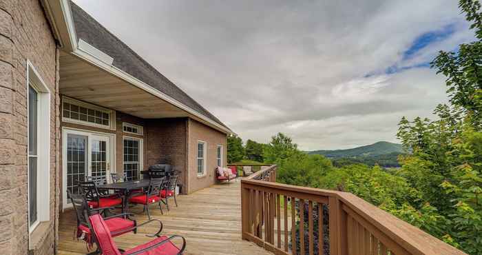 Others Classy Home w/ Hot Tub + Mt. Jefferson Views!