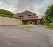 Khác 6 Classy Home w/ Hot Tub + Mt. Jefferson Views!