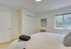 Lain-lain 5 Cozy Swan Lake Apt w/ Grill + Private Yard