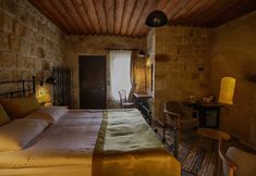 Others 7 1811 Cave Hotel