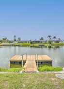 Imej utama Beautiful Holiday Home w/ Dock & Furnished Lanai!