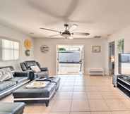 Others 2 Bright Bradenton Home w/ Games: 6 Mi to Beach