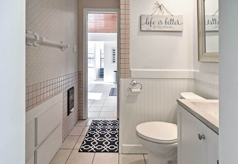 Others Steps to Beach, Cabana: Indian Shores Cottage