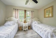 Others 2 Hook, Line & Leisure: Lakefront Gem, 2 Mi to Dtwn