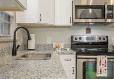 Others 7 Hook, Line & Leisure: Lakefront Gem, 2 Mi to Dtwn