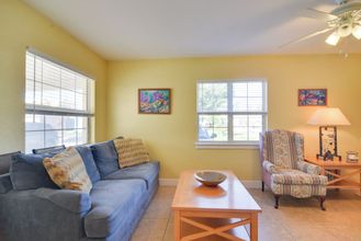 Lain-lain 4 Walk to Gulf: Madeira Beach Condo w/ Patio