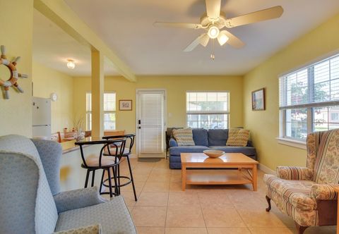 Lain-lain Walk to Gulf: Madeira Beach Condo w/ Patio