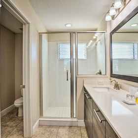 Interior1海恩斯市現代住宅:游泳池及陽台!,Cypresswood Golf and Country Club飯店