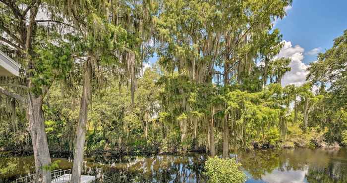 Others Old Florida Setting w/ Kayaks & Fishing Poles