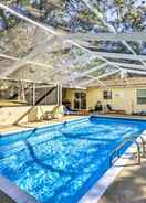 Hồ bơi Relaxing Tallahassee Oasis w/ Lanai + Pool!