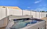 Lain-lain 5 Upscale Florida Townhome - 1/2 Mi to Beach!