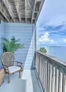 Imej utama Beachfront Cedar Key Retreat w/ Pool Access!