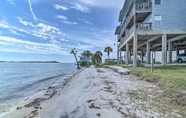 Khác 4 Beachfront Cedar Key Retreat w/ Pool Access!