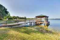 Others Lakefront Tavares Cabin w/ Deck, Patio & Dock!